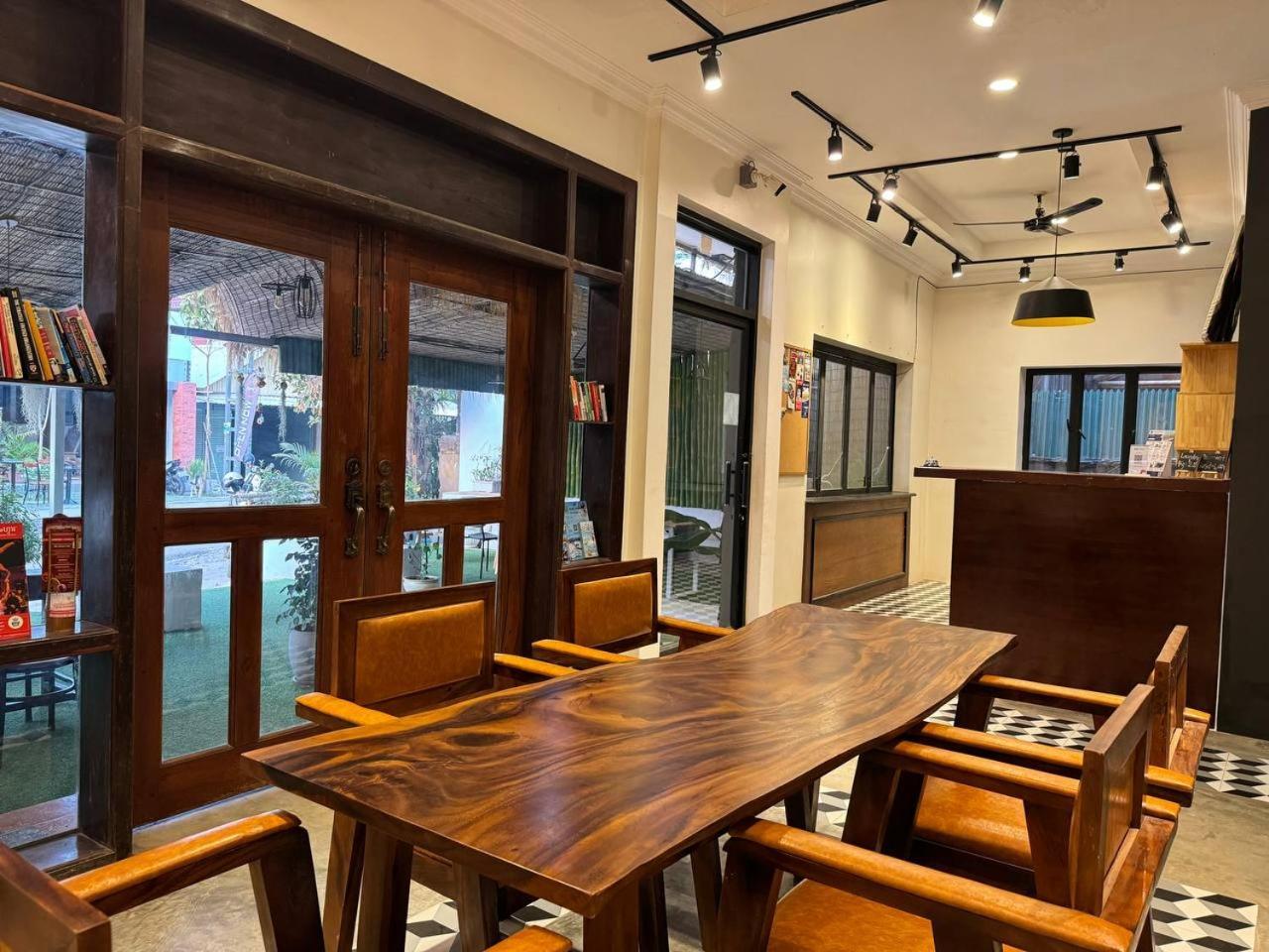 The Hive Hotel Siem Reap Exterior photo